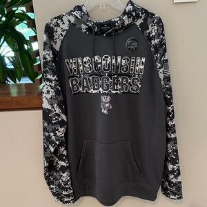 Colosseum Gray Camo Hoodie Wisconsin Badgers XL Military Charcoal long sleeve